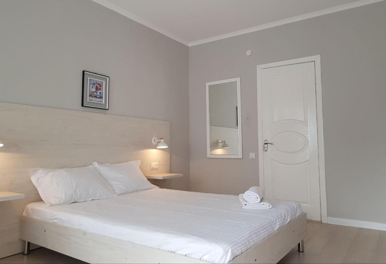 Sky Hotel Bishkek Ngoại thất bức ảnh