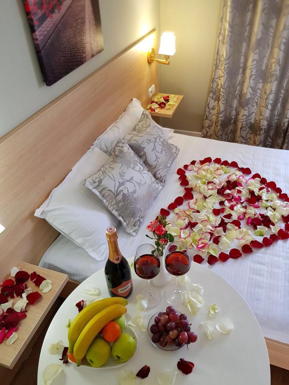Sky Hotel Bishkek Ngoại thất bức ảnh