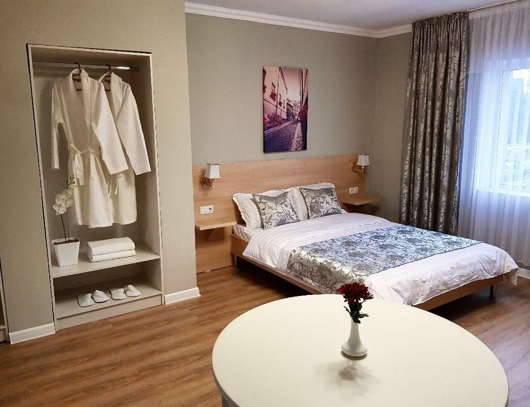 Sky Hotel Bishkek Ngoại thất bức ảnh